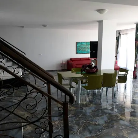 Akrotiriya Apartament *